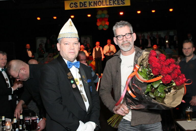 24 rozen voor Carlo van Hout